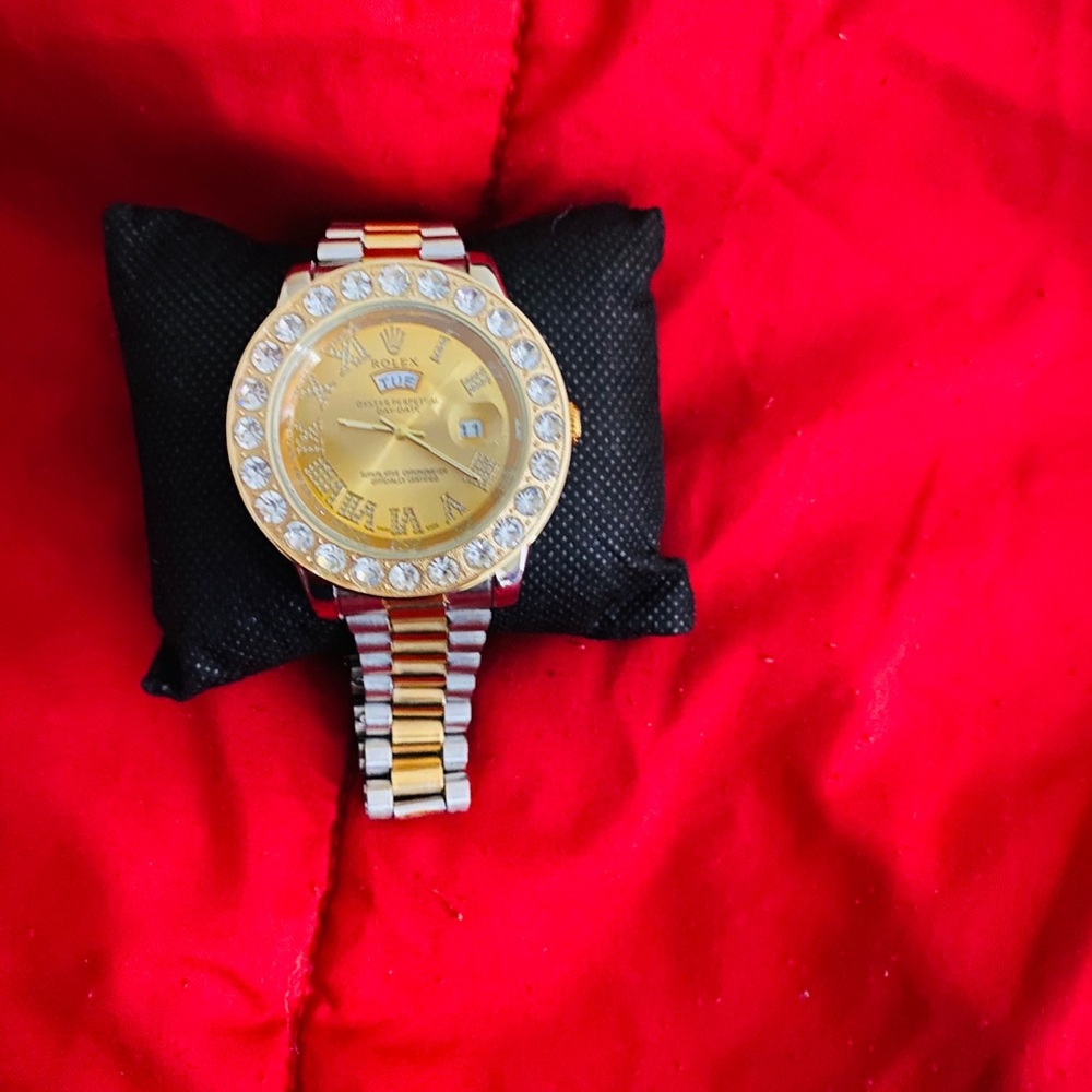 TWO TONE WRIST WATCH